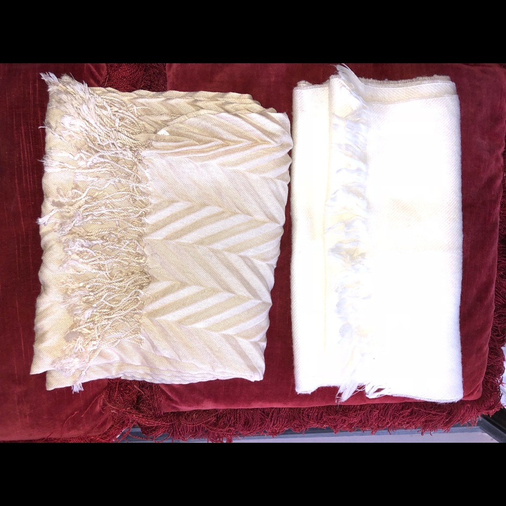 Bundle of two scarves